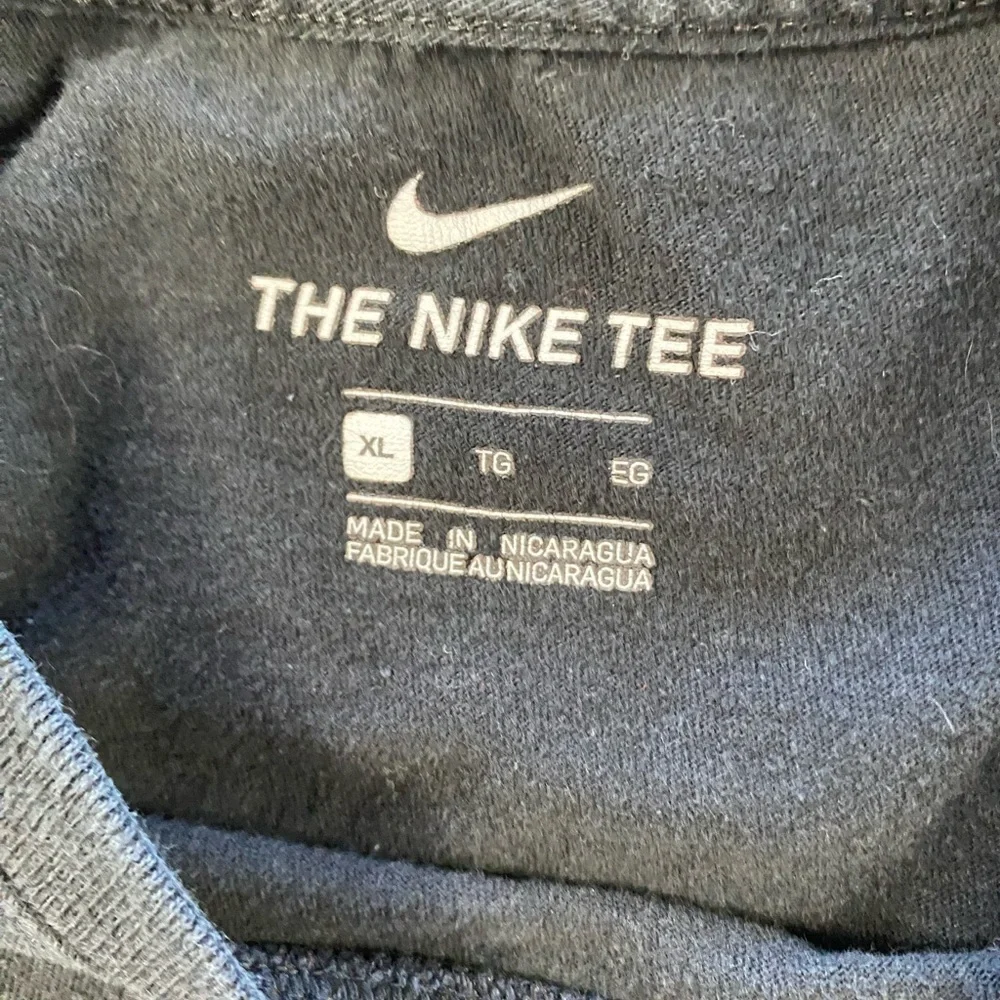 The Nike Tee size XL (DJ)